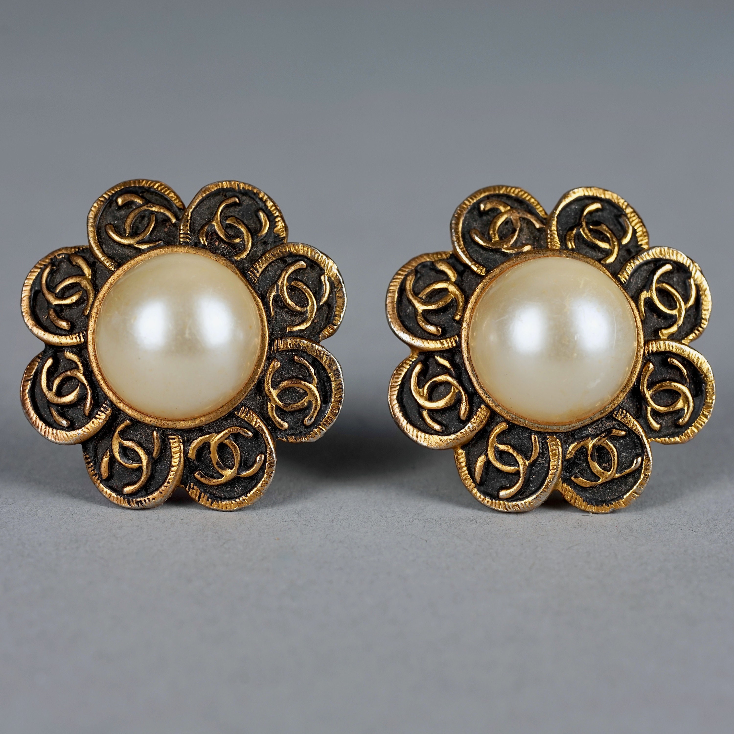 【CHANEL】★Vintage★FLOWER EARRING フラワー ピアス Vintage CHANEL CC Logo Flower Pearl Earrings - Etsy