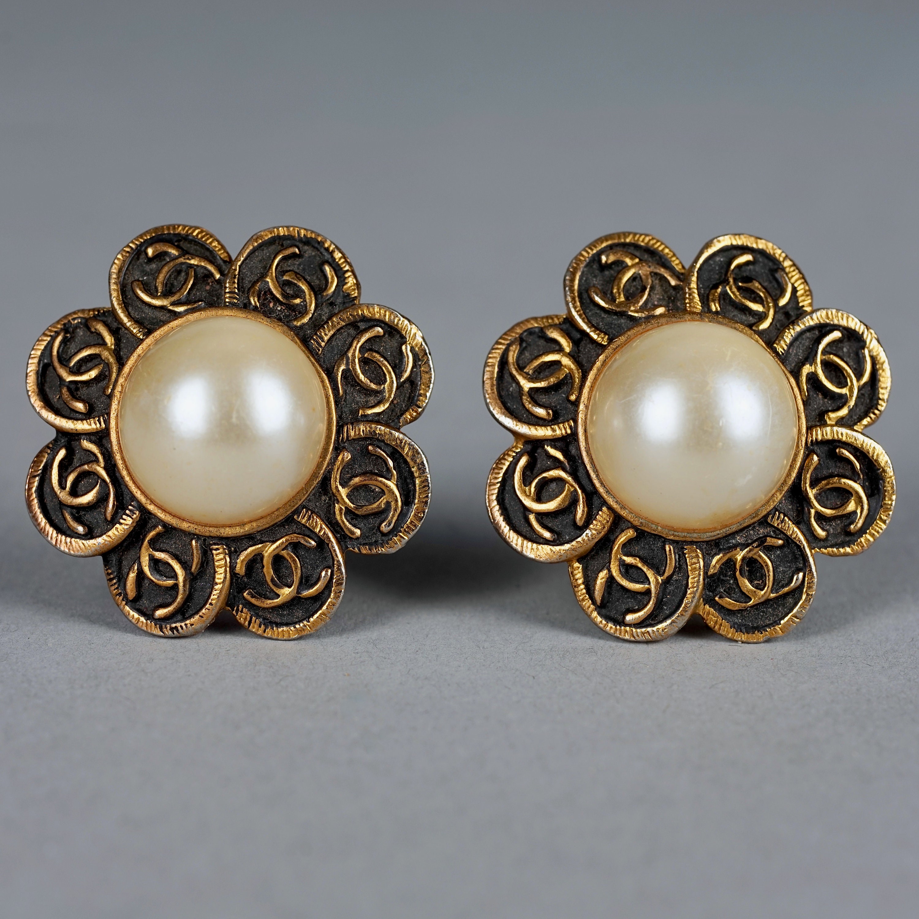 Vintage CHANEL CC Logo Flower Pearl Earrings 