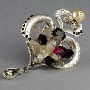 Christian Lacroix ビンテージ ブローチ シルバー ブラック CHRISTIAN LACROIX ~ Authentic Vintage Silver Plated Heart