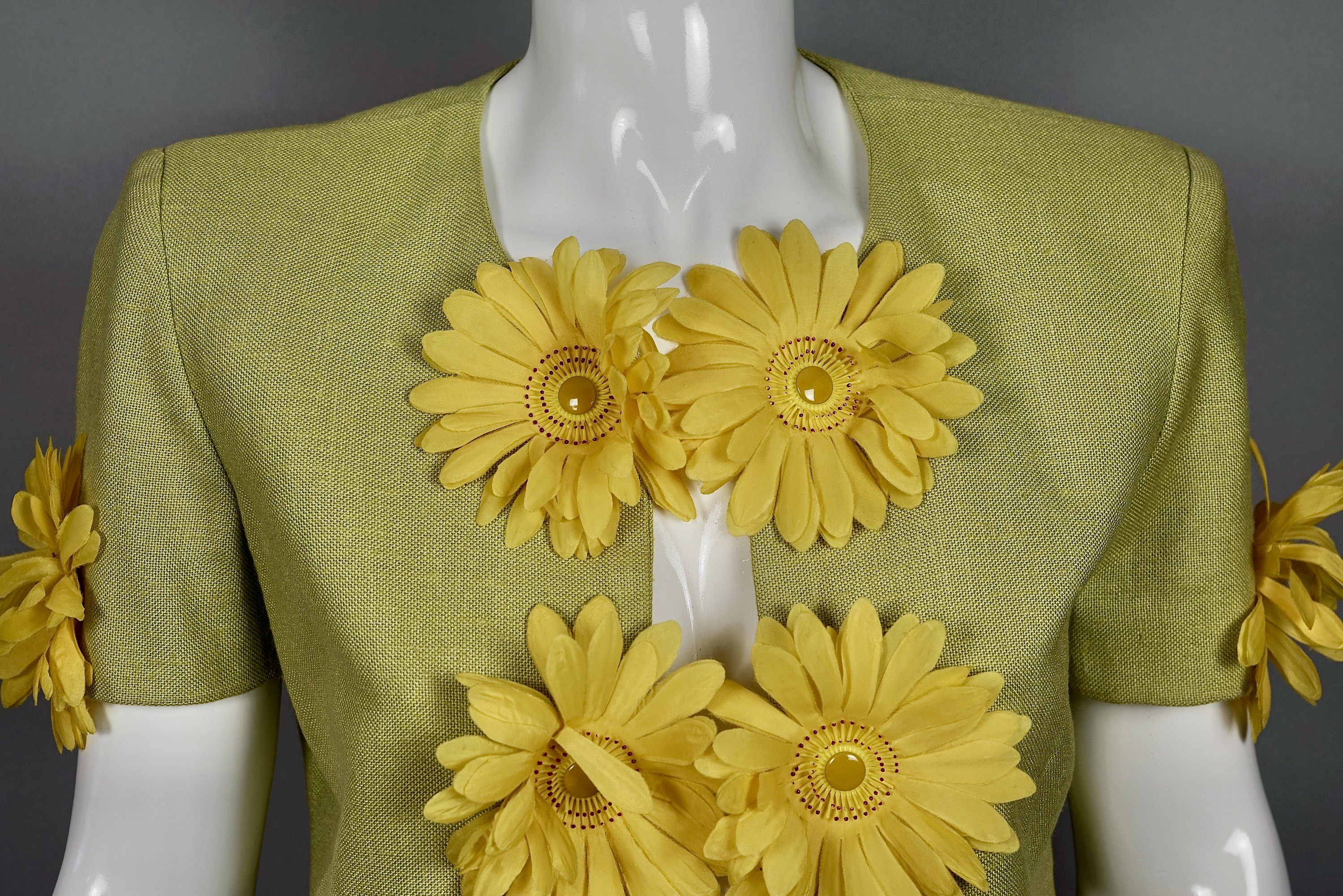 Vintage MOSCHINO CHEAP and CHIC Daisy Flower Novelty Cropped