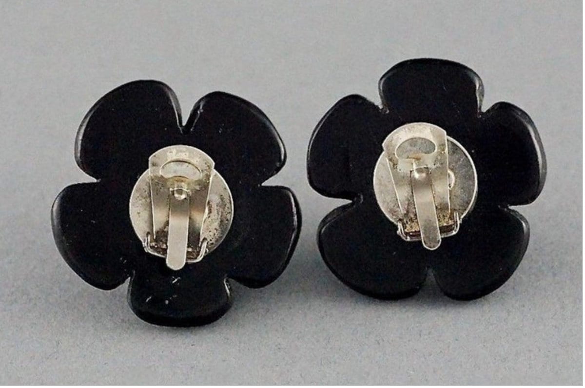 Vintage 1996 CHANEL Logo Black Flower Resin Pop Earrings - Etsy Vintage 1996 CHANEL Logo Black Flower Resin Pop Earrings - Etsy