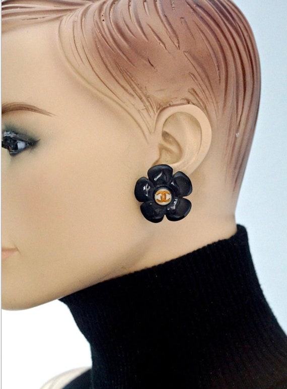 Vintage 1996 CHANEL Logo Black Flower Resin Pop Earrings - Etsy Vintage 1996 CHANEL Logo Black Flower Resin Pop Earrings - Etsy