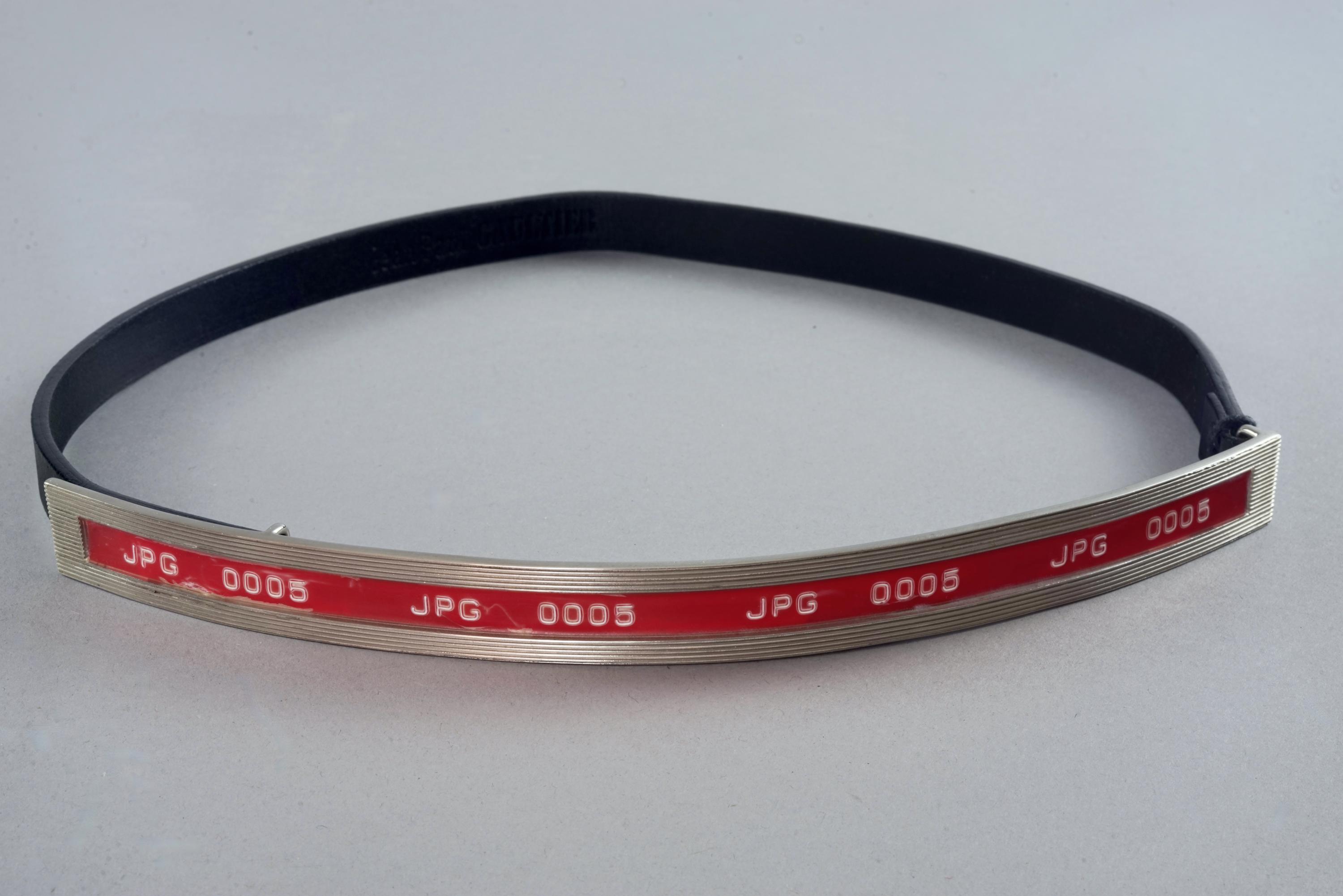 ヴィンテージ ジャンポール・ゴルチエ JPG 0005 レッドエンボステープ