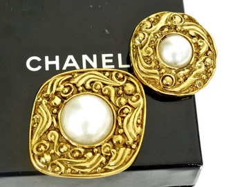 vintage Chanel Ornate Pearl Broche