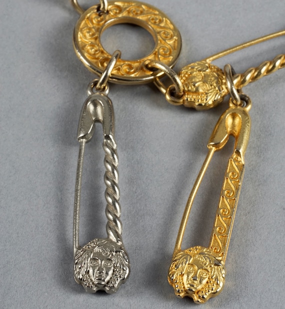 Vintage GIANNI VERSACE Iconic Medusa Safety Pin N… - image 8