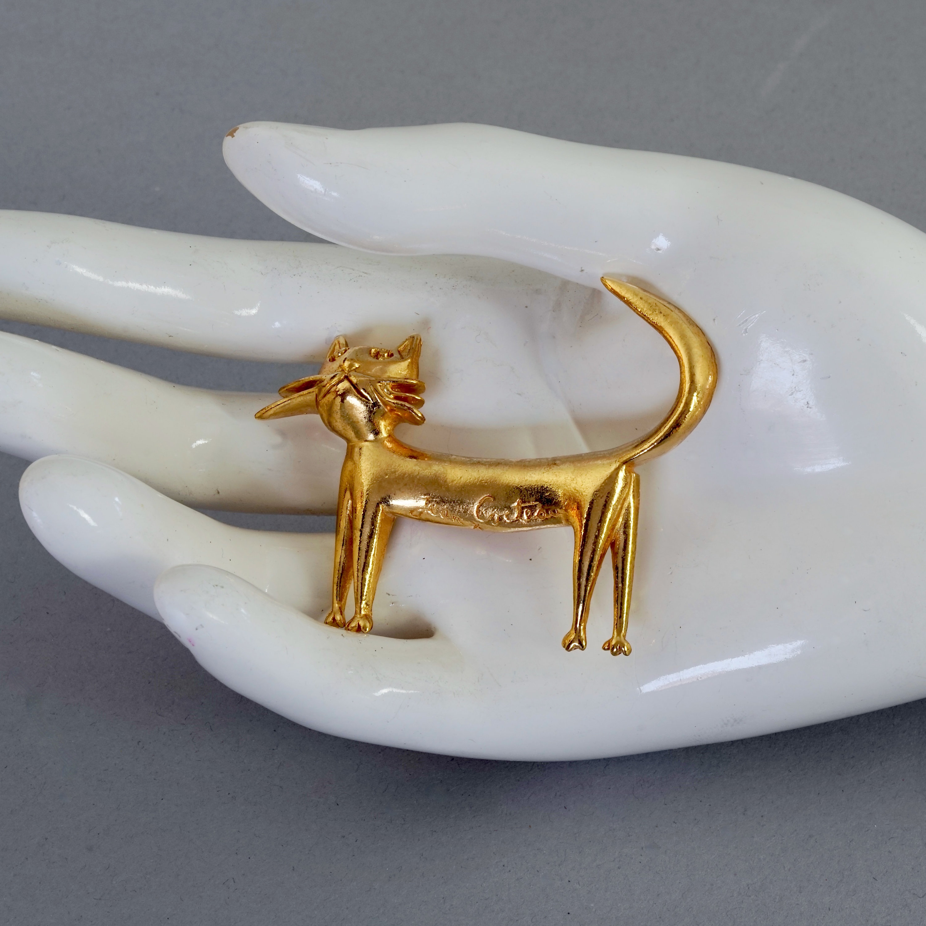 フランス製のネコのブローチ ジャンコクトー 猫 ブローチ ヴィンテージ