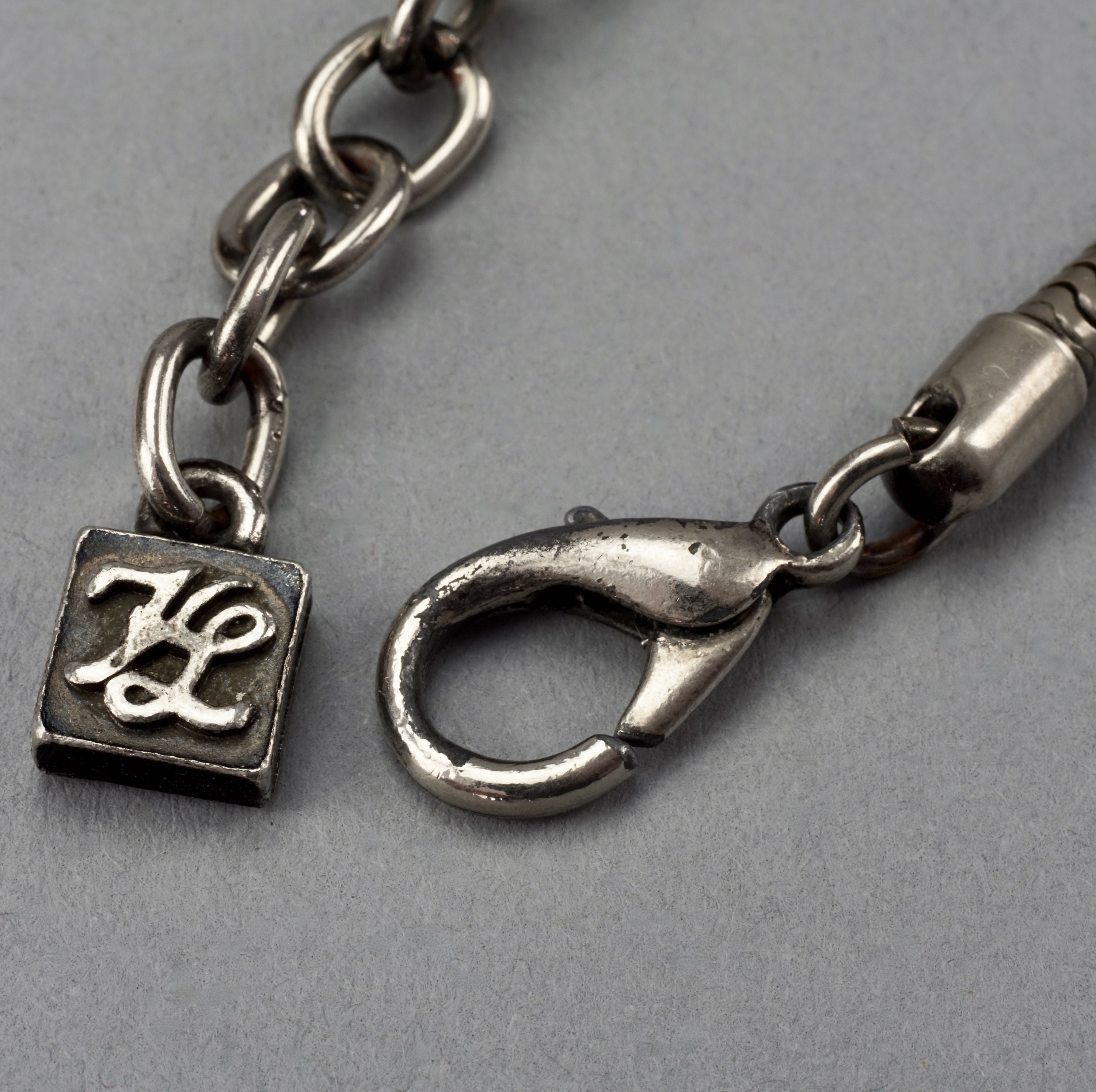 ネックレス・ペンダント KARL LAGERFELD K/KARL LOGO NECKLACE Karl Lagerfeld K Signature Necklace | Gold | FARFETCH