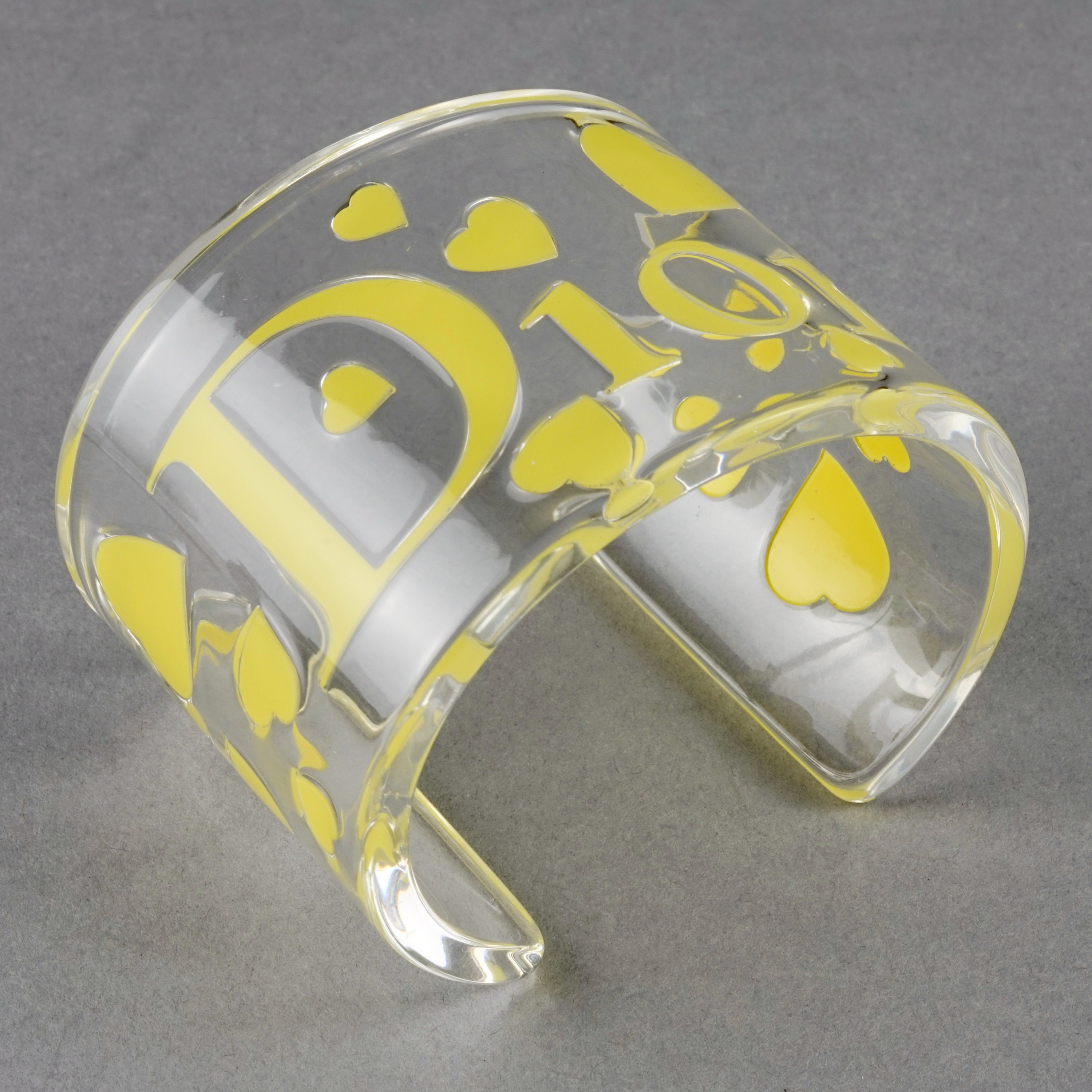 Dior クリア バングル イエロー ハート Vintage CHRISTIAN DIOR Yellow Heart Lucite Cuff Bracelet - Etsy