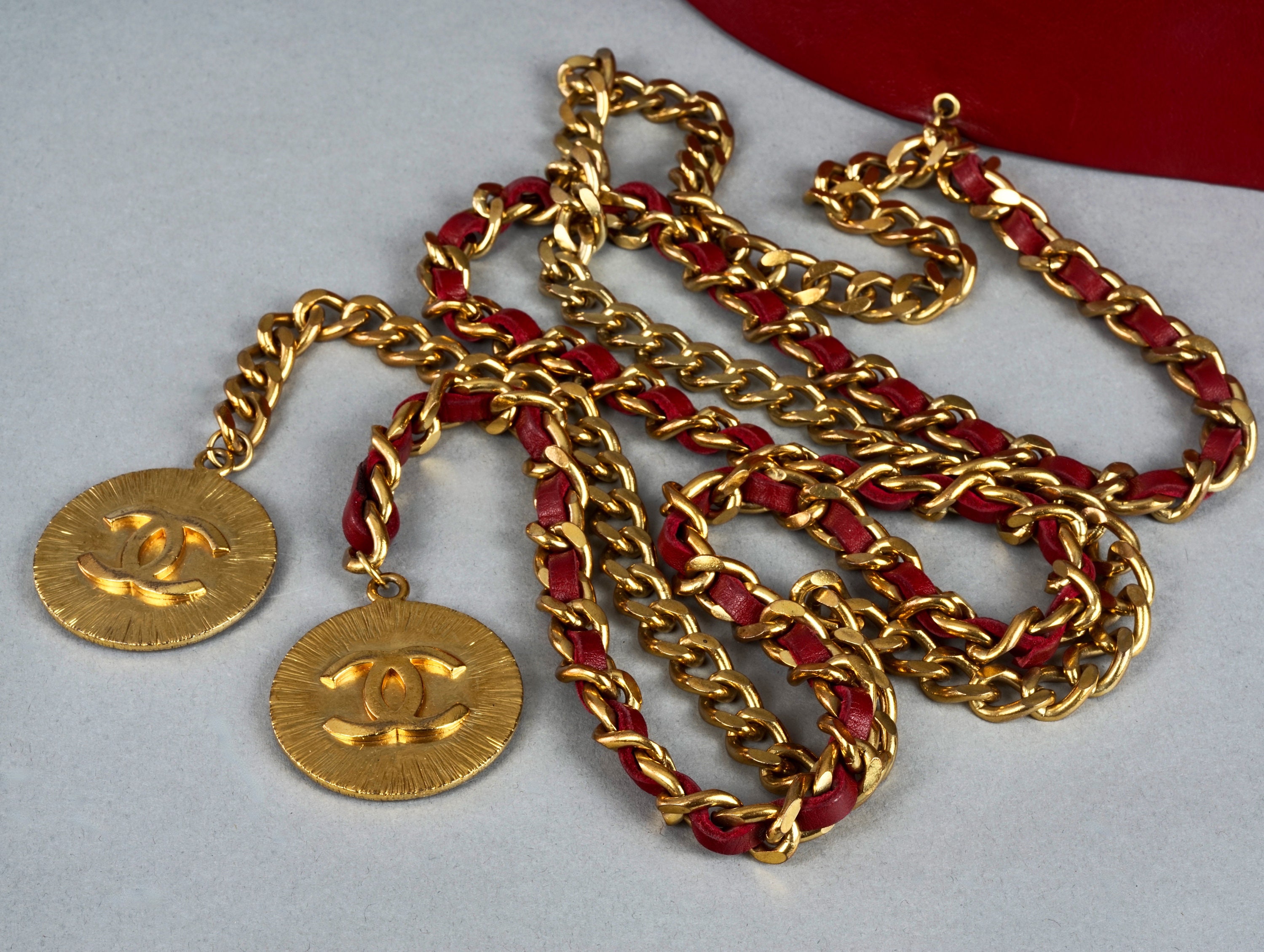 Vintage CHANEL Claudia Schiffer Wide Long Chain Medallion  display picture 2