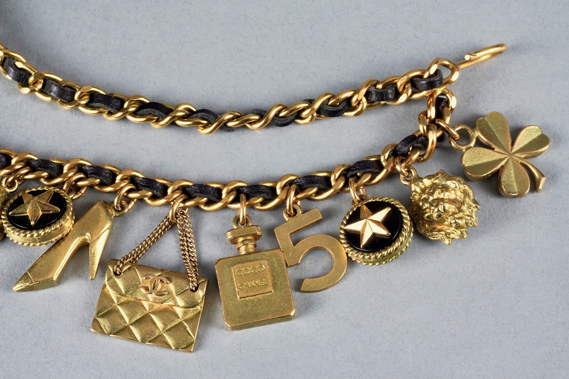 Authentic CHANEL 1994 Vintage charm medallion quadruple chain belt 90cm Vintage 1994 CHANEL Lucky Charm Leather Chain Necklace Belt  main image 4