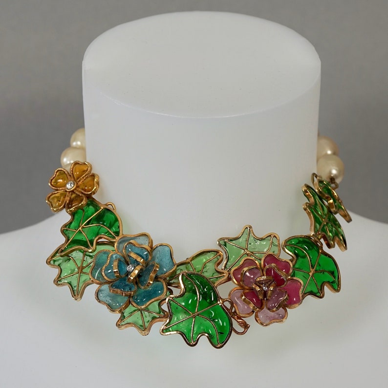 CHANEL MAISON GRIPOIX Fleurs en verre coulé et perles baroques Collier Choker image 1