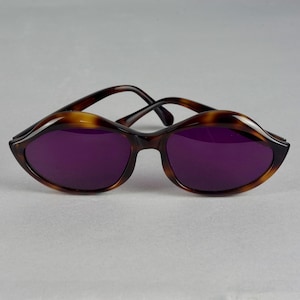 Lunettes de soleil emblématiques PIERRE CARDIN « LIPS » verres violets écaille vintage des années 1960