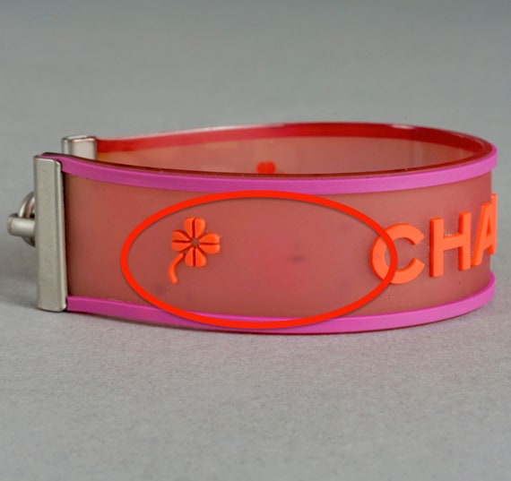 【予約中！】 Vintage 2001 Cuff Rubber Orange Pink Camellia Logo CHANEL ラッピング・包装