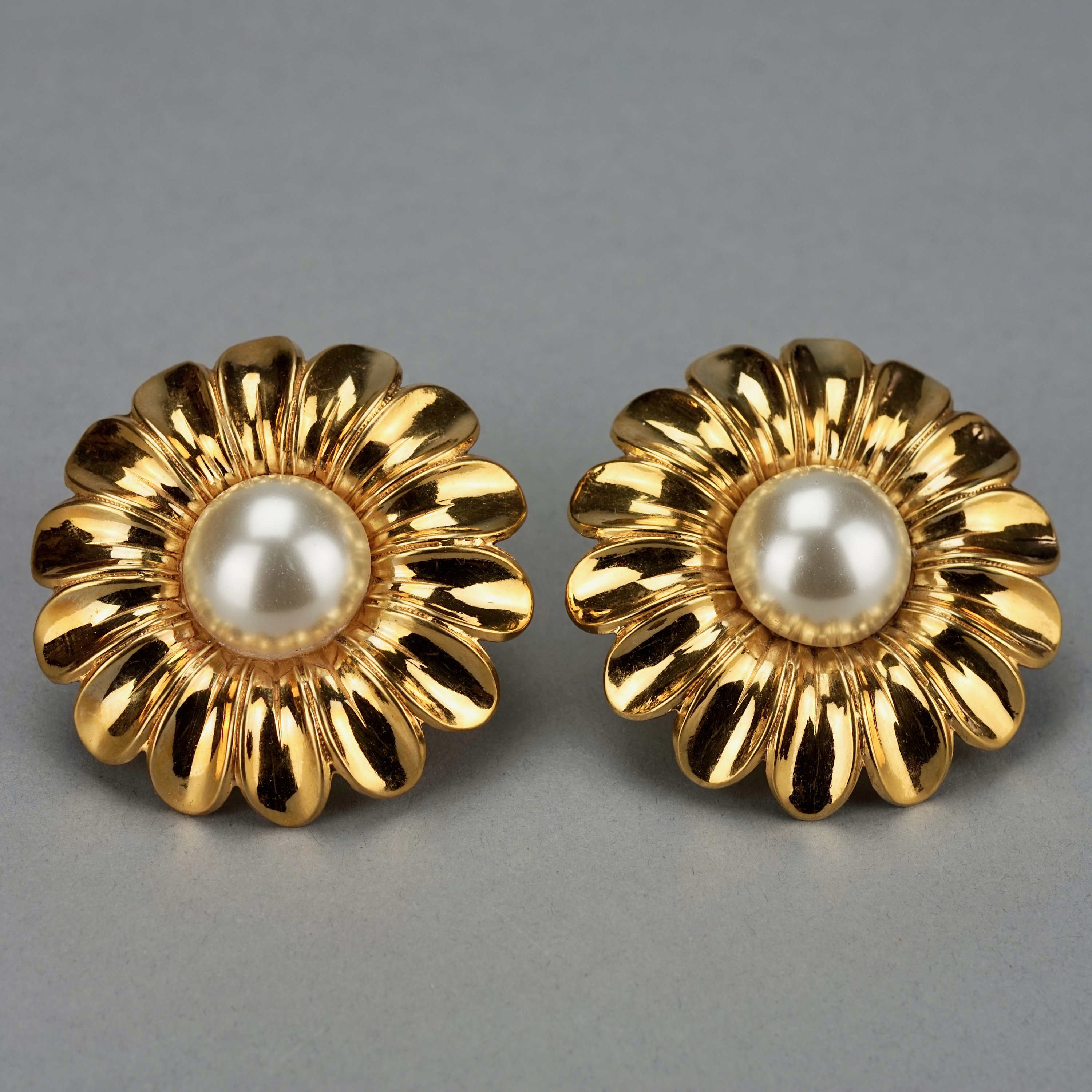 【CHANEL】★Vintage★FLOWER EARRING フラワー ピアス Chanel Clover Flower Pearl Earrings | One Kings Lane