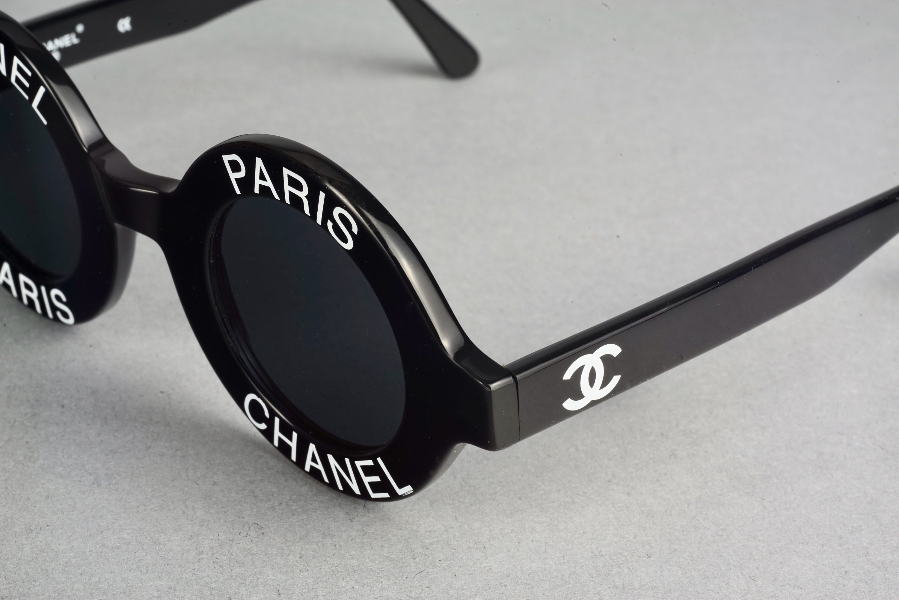 小物 CHANEL Vintage Sunglasses Vintage 1993 Iconic CHANEL PARIS CC Logo Round Black Sunglasses - Etsy