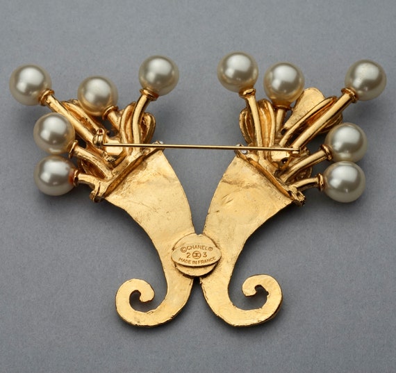 Chanel Glass Pearl CC Brooch Gold in Metal/Glass Pearls with Gold-tone - US