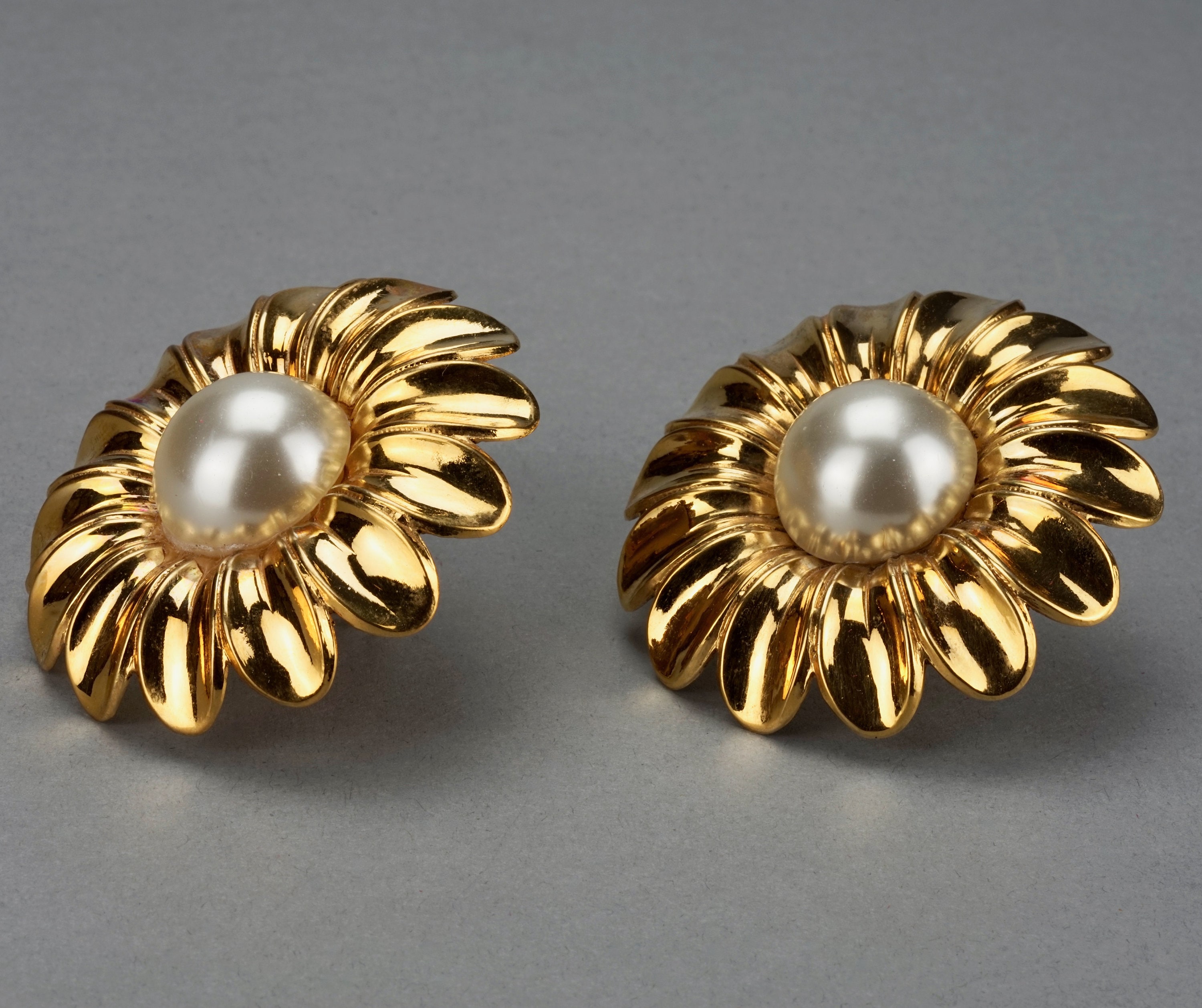 Vintage 1989 CHANEL Massive Flower Pearl Earrings - Etsy