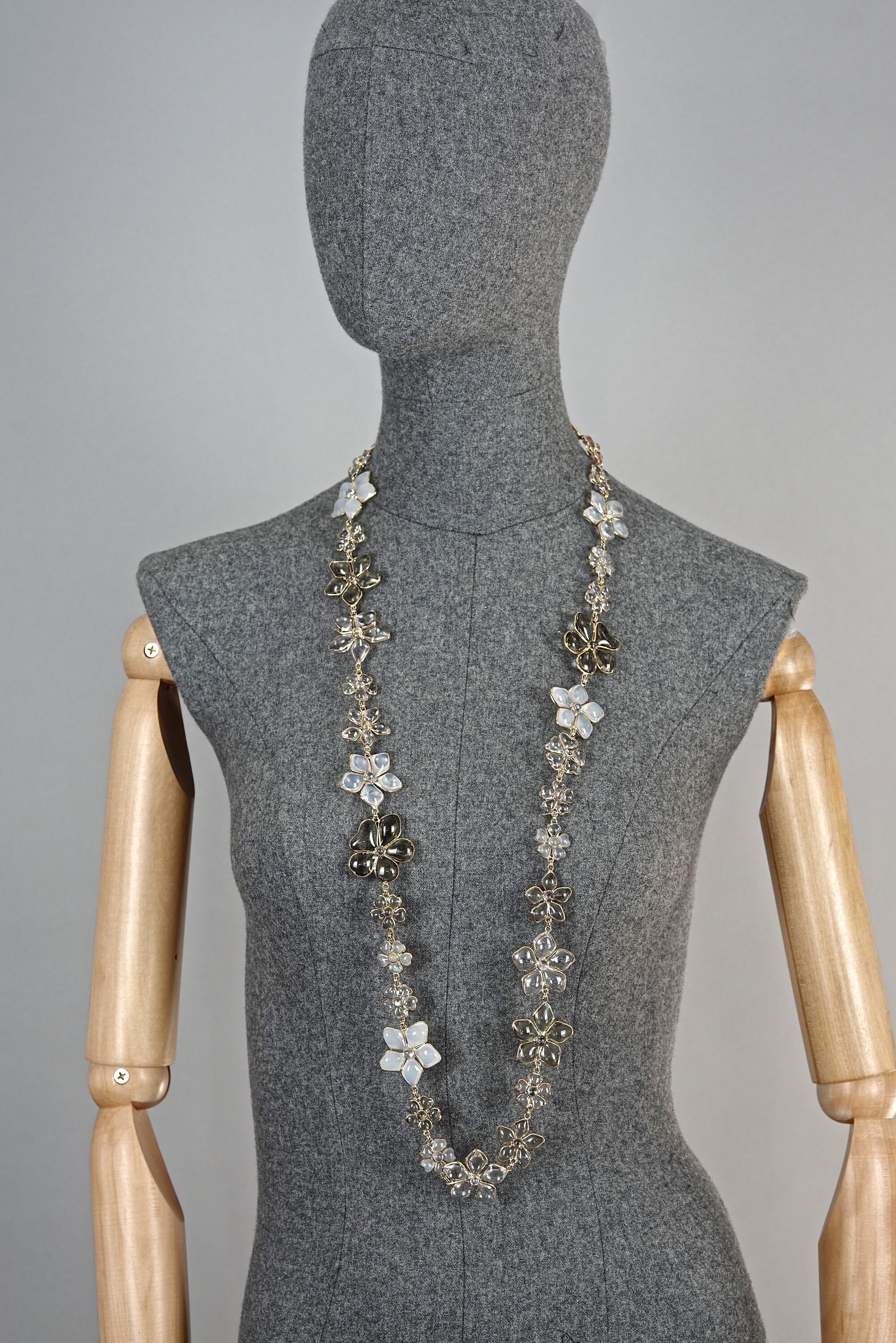 AUGUSTINE オギュスティーヌ フラワー ガラス ネックレス グリポア