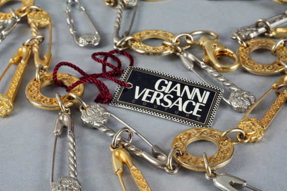 Vintage GIANNI VERSACE Iconic Medusa Safety Pin N… - image 10