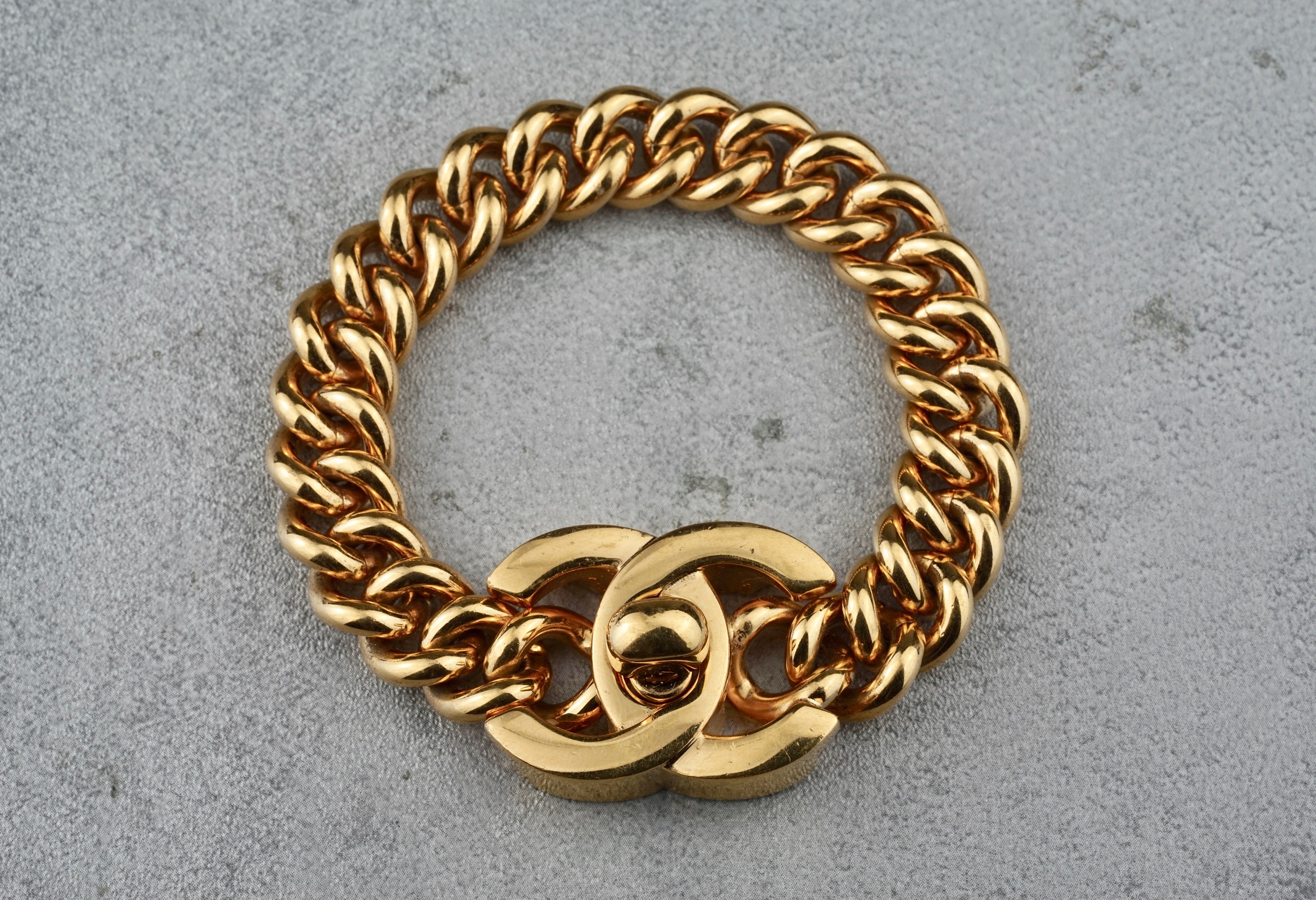 CC Turnlock Chain Link Bracelet (Authentic Pre-Owned)
