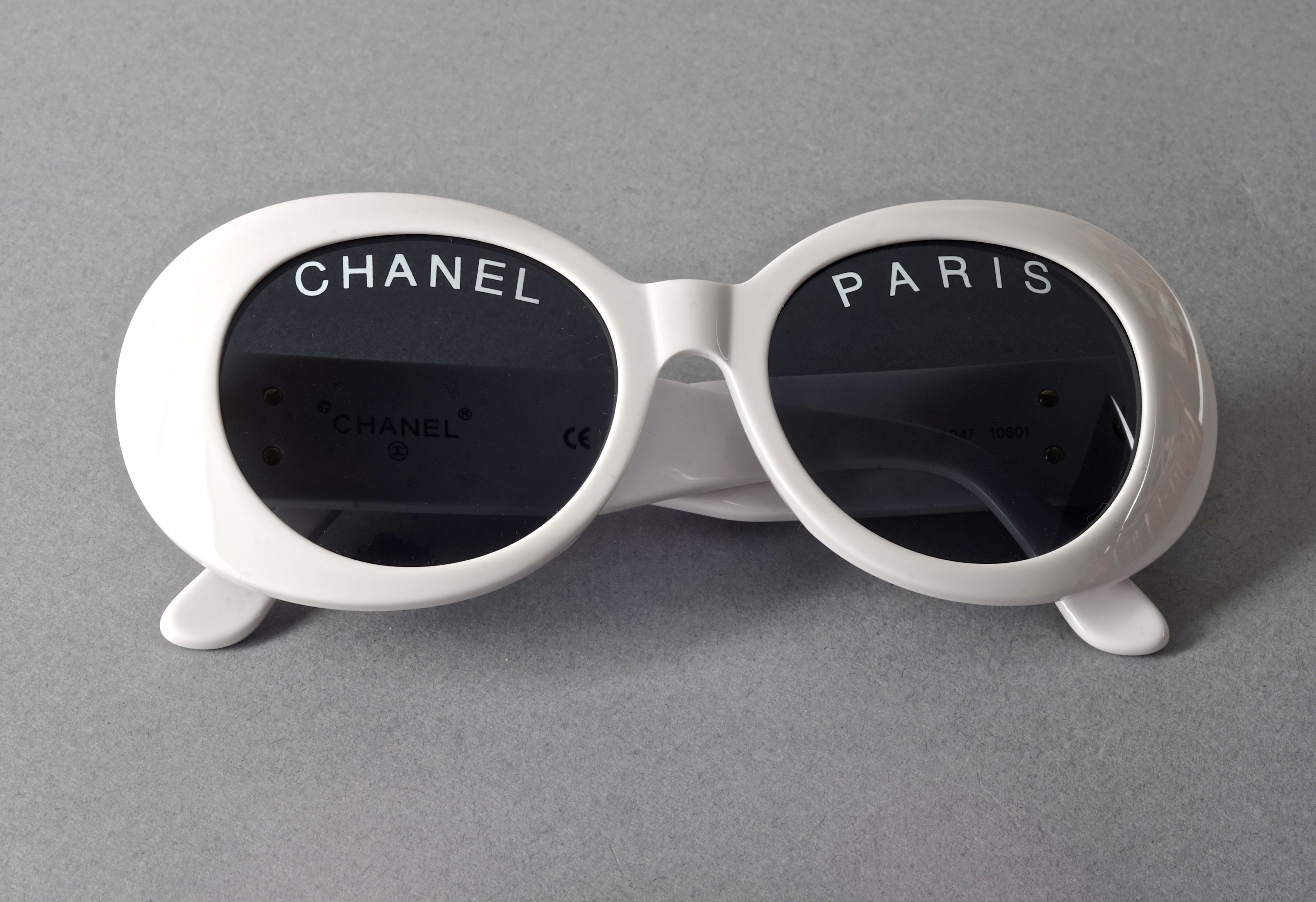 Vintage CHANEL black round frame mod sunglasses with white CHANEL