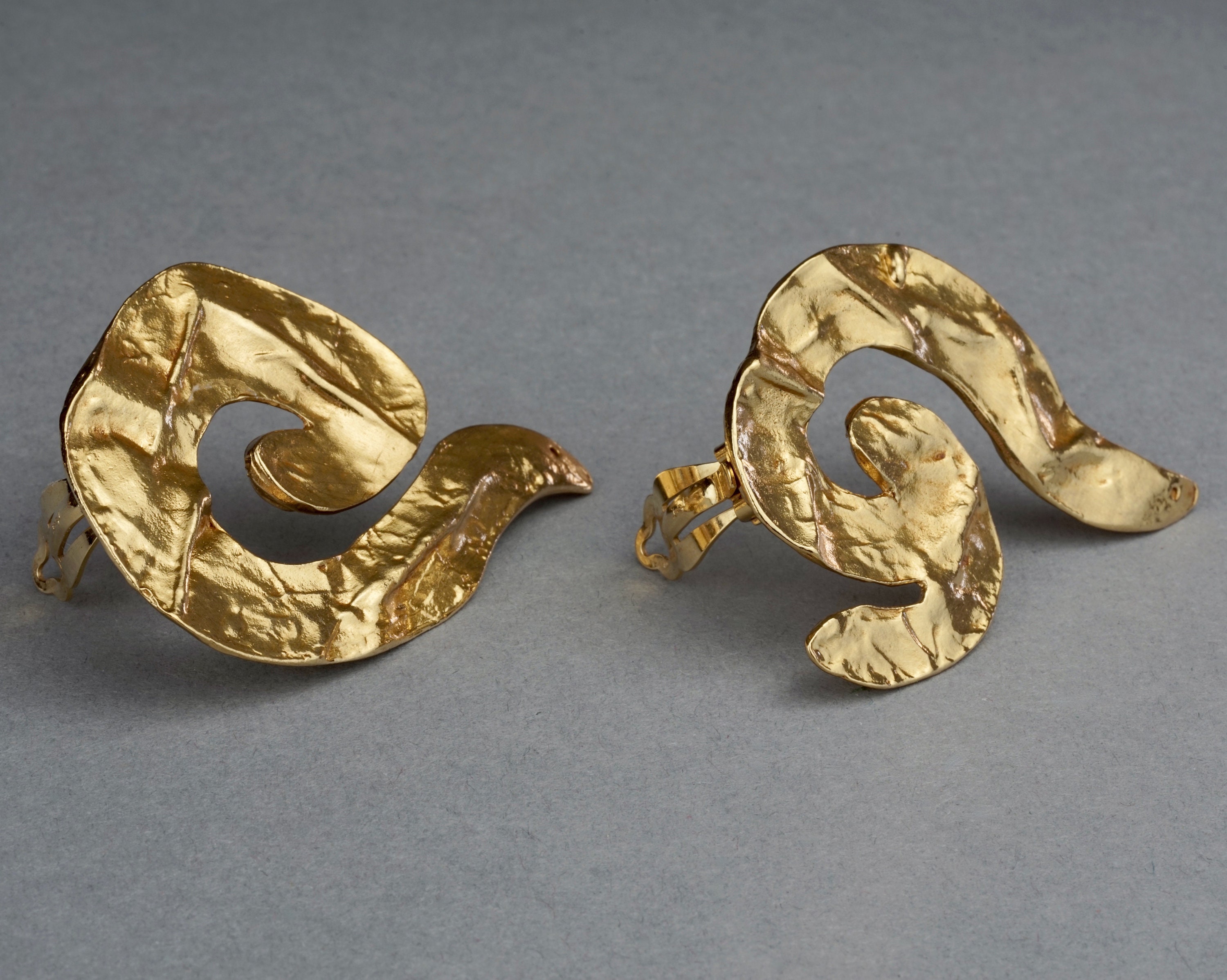 ヴィンテージの特大イヴ・サンローラン（YSL）スパイラル・リンクル 