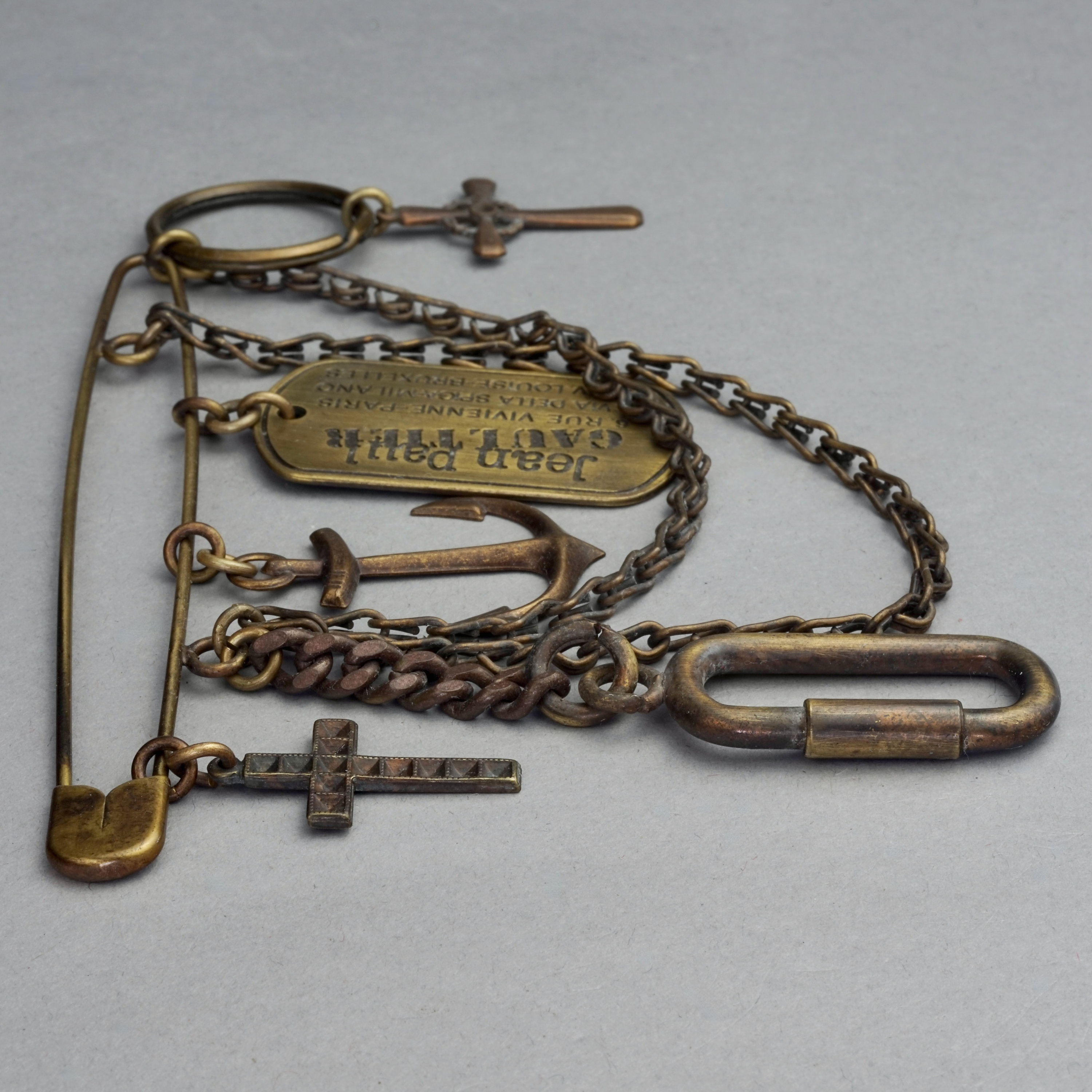 ゴルティエ　ブローチ セットロゴブローチ(小物・雑貨)｜EVEX by KRIZIA(エヴェックス