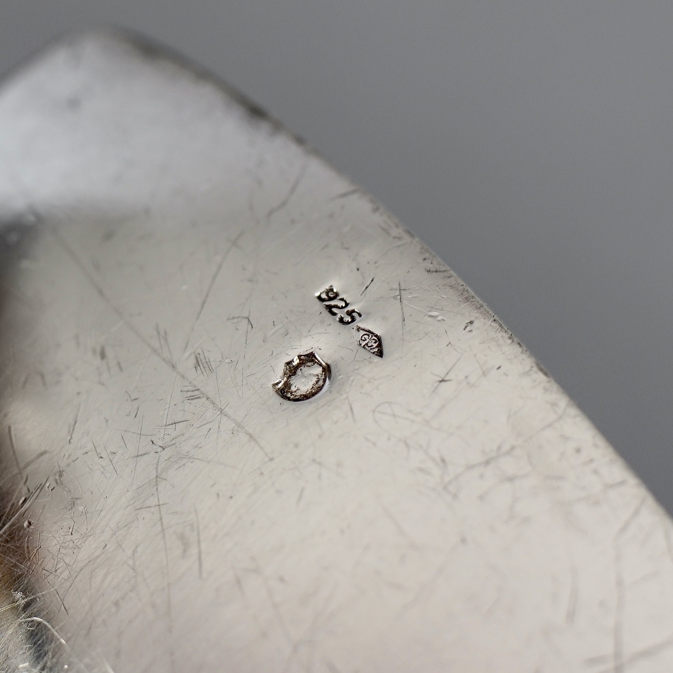 Yves Saint Laurent バングル YSL刻印 ヴィンテージ Yves Saint Laurent バングル YSL刻印 ヴィンテージ 2025年最新】Yves