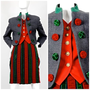 Traje vintage MOSCHINO con falda y chaqueta de terciopelo navideño con un toque peculiar