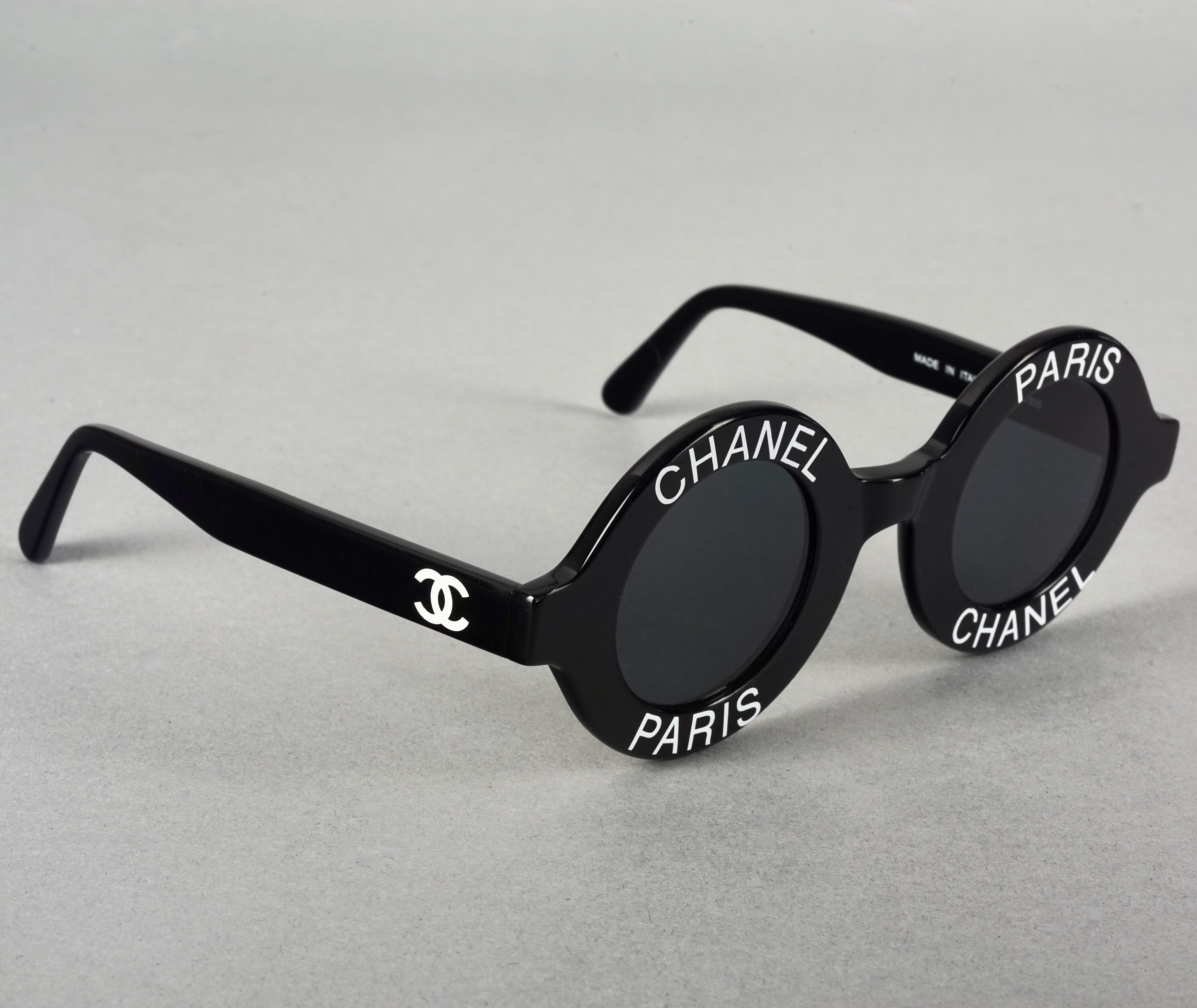CHANEL Vintage Sunglasses with Iconic Logo UNISEX Chanel 5078 C 820 87 – Vintage Frames Company main image 2