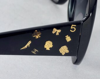 Vintage CHANEL Black Frame Sunglasses With Golden CC Motifs  display picture 1