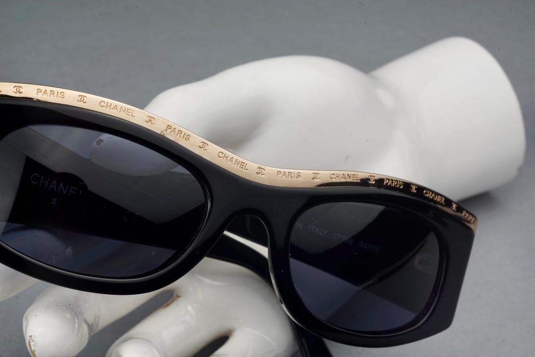 値下げ【美品】CHANEL シャネル Vintage Sunglasses 眼鏡 Vintage RARE CHANEL Engraved Logo Gold Tone Metal Top Rim