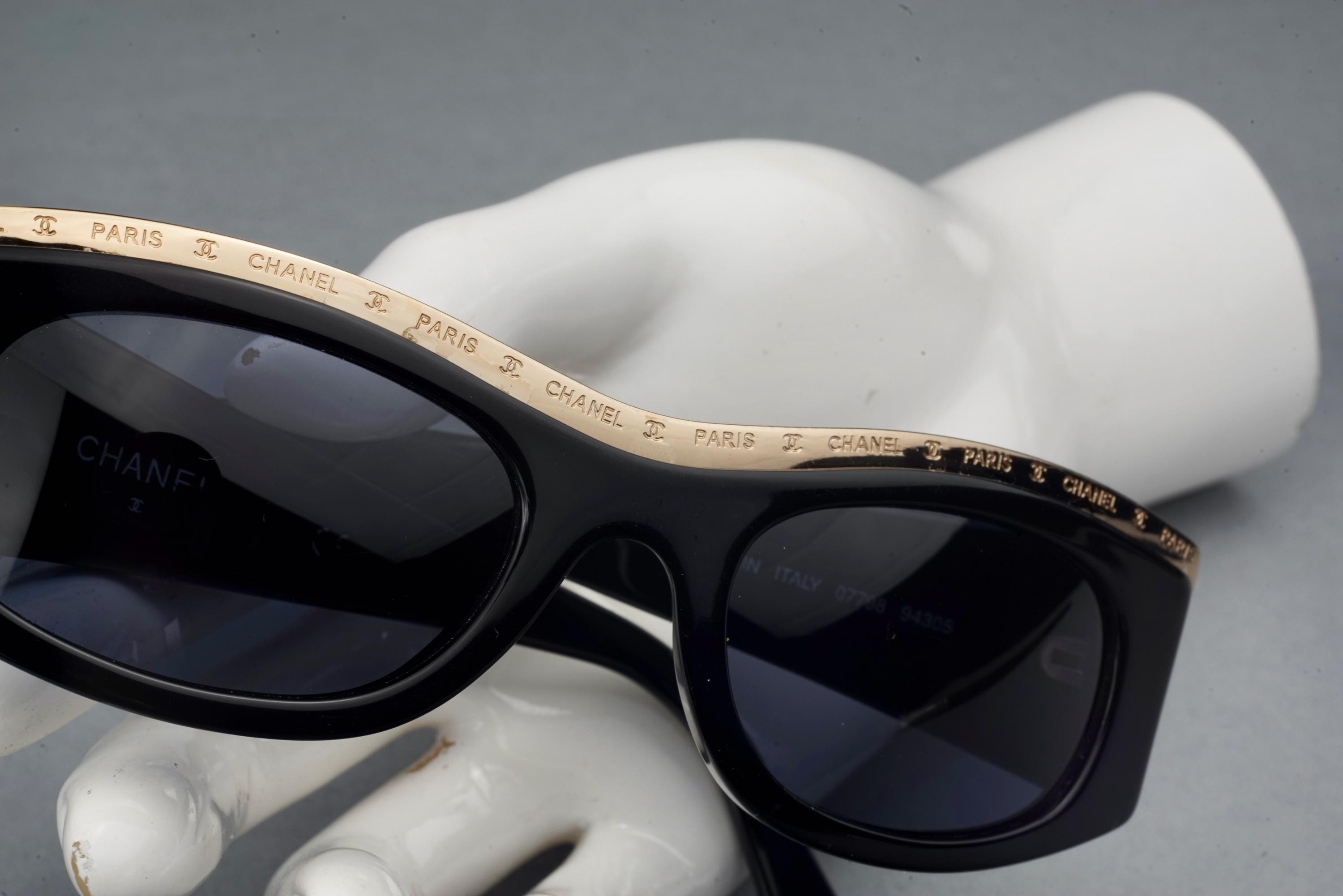 小物 CHANEL sunglasses vintage black gold CHANEL Sunglasses Runway Black Gold CC Logo C.1990s
