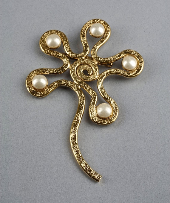 Vintage Massive CHANEL Spiral Flower Pearl Brooch -  Israel