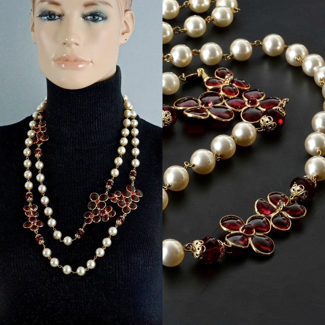 Chanel Vintage 1970s Gripoix Pendant Necklace