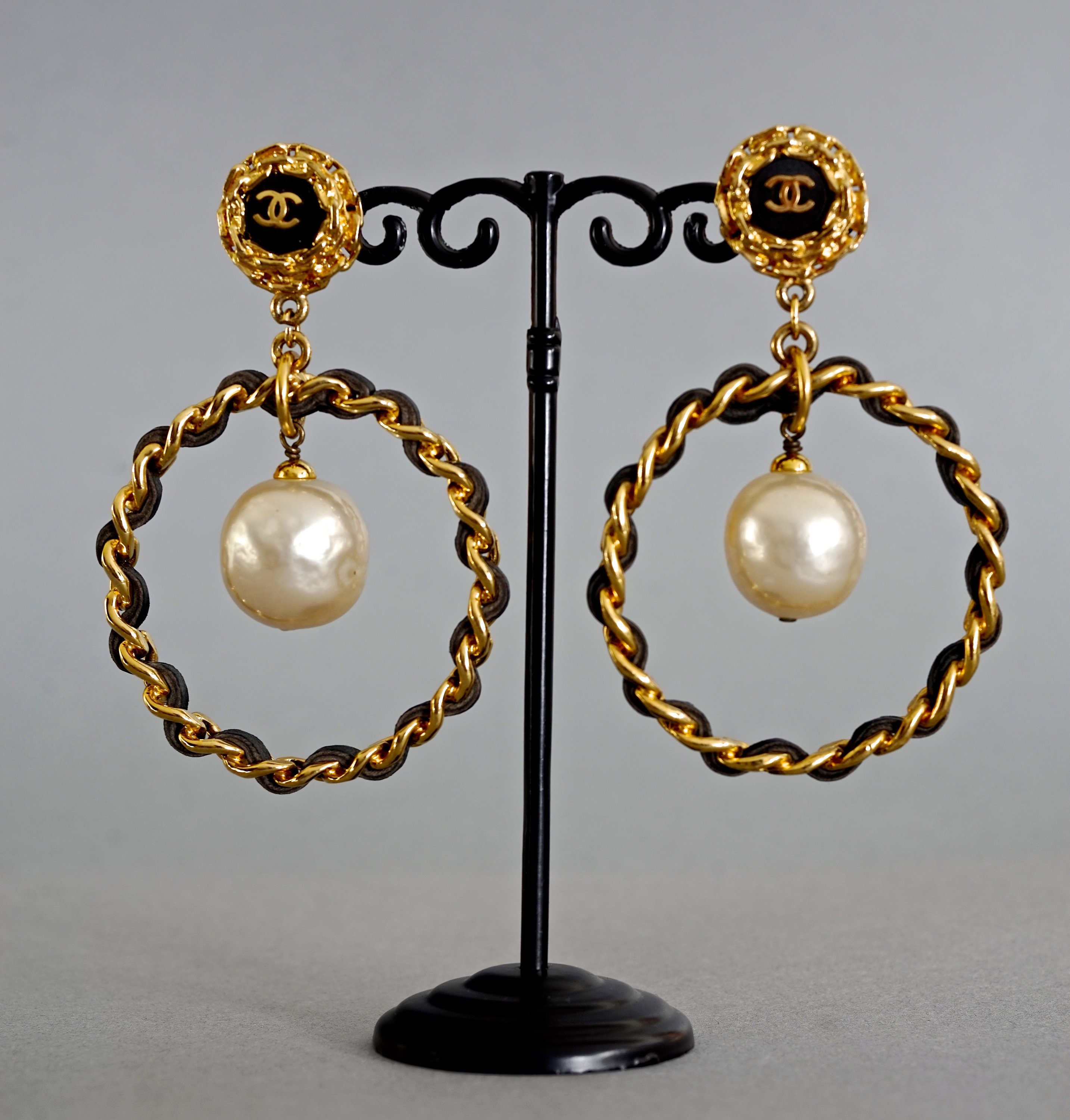 Vintage 1994 Chanel CC Monogram Pearl Earrings – Recess