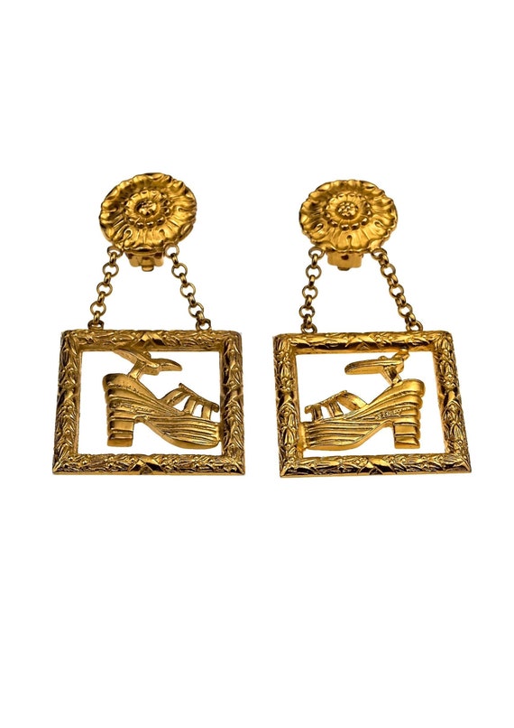 Cru emblématique SALVATORE FERRAGAMO plate-forme chaussures découpe boucles d’oreilles | Exquis (en) Exécution
Cru emblématique SALVATORE FERRAGAMO plate-forme chaussures découpe boucles d’oreilles d’oreilles d’oreilles | Exquis (en) Exécution
6d4c99