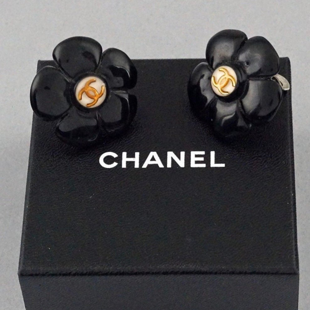 Vintage 1996 CHANEL Logo Black Flower Resin Pop Earrings - Etsy