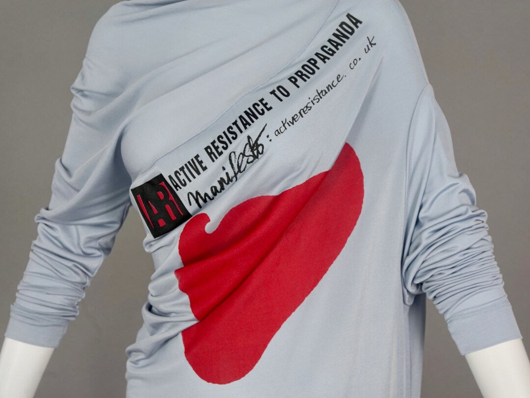VIVIENNE WESTWOOD Propaganda Oversized Ｔシャツ Vivienne Westwood PROPAGANDA OVERSIZED T-SHIRT | REVERSIBLE
