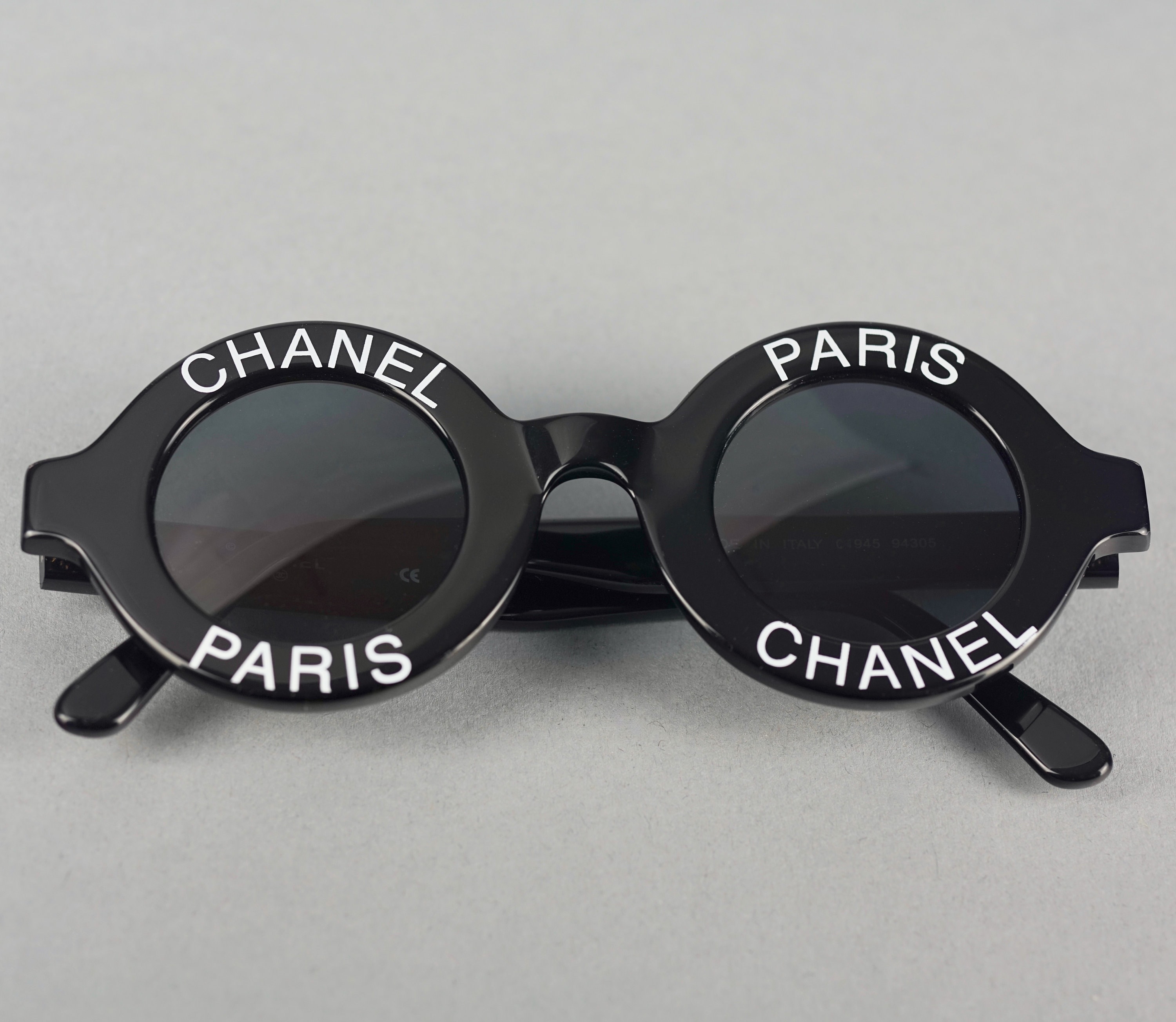 Vintage 1993 Iconic CHANEL PARIS CC Logo Round Black 