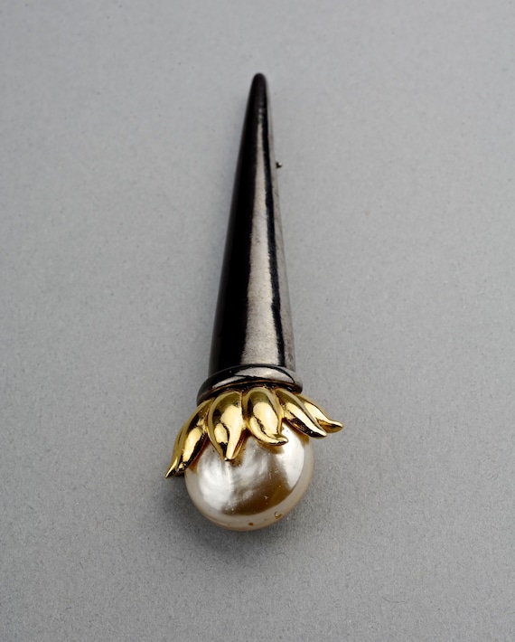 Vintage KARL LAGERFELD Torch Pearl Brooch - image 8