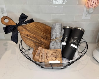 Conjunto de cozinha personalizado para presente | Tábua de corte, porta-copos, xícaras e toalha