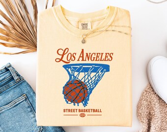 Camiseta vintage de baloncesto de Los Ángeles, camiseta retro de baloncesto callejero de Los Ángeles, top deportivo con estampado, regalo de ropa urbana de California de Comfort Colors
