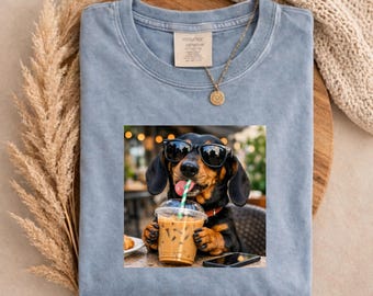 Lustiges Dackel-Trinken-Kaffee-Hemd, niedliches Dackel-Hundet-stück, Kaffee-Liebhaber-Hundehemd, Wursthund-Grafik-T-Stück, Komfort-Farben-T-Stück