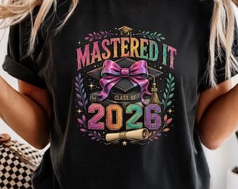 Camiseta "Lo logré", Camiseta de graduación de la promoción de 2026, Regalo de maestría para ella, Camiseta con lazo de birrete de graduación Coquette, Camiseta linda para fiesta de graduación