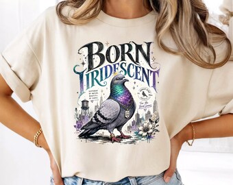 Geboren irisierende Taube T-Shirt, Vogel-Liebhaber-Grafik-T-Shirt, wunderliches Städtisches Vogel-Shirt, Tauben-Geschenk, Unisexnatur-T-Stück