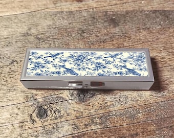 Songbird Reverie Pill Box Case Pastillero semanal Pill Organizer 7 Day, Pill Holder, Travel Size