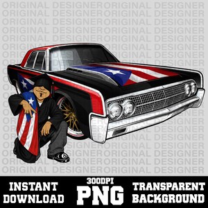 Op de afbeelding: Een zwarte klassieke auto met rode en witte accenten en een motorkap beschilderd met de Puerto Ricaanse vlag. Een persoon in zwarte kleding en met een Puerto Ricaanse vlag wijst naar de auto. De tekst "Instant Download PNG Transparent Background" is inbegrepen.