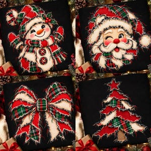 Può includere: Una collezione di quattro magliette nere con applicazioni in tessuto dai bordi sfilacciati. Le grafiche includono un pupazzo di neve, un Babbo Natale che fa l'occhiolino, un grande fiocco decorativo e un albero di Natale a quadri rossi, verdi e crema.