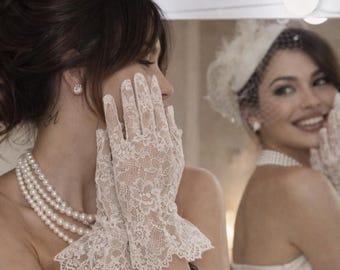 Ivoren bruilofthandschoenen, vintage bruidshandschoenen met bloemenkant, bruidaccessoire